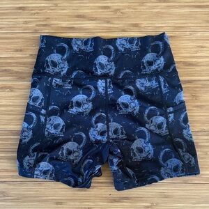 High-Waist Skull Print Active Shorts - Black & Gray
